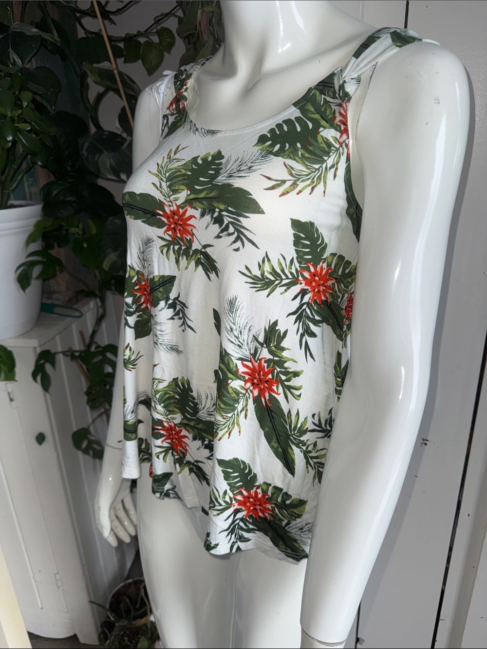 Suzy Shier XS Sleeveless White Tropical Floral Tank Top NWOT